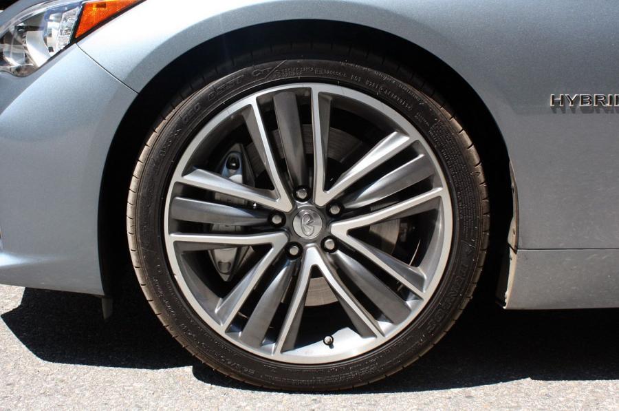  Infiniti Q50 2014 года  (фото 34 из 52)